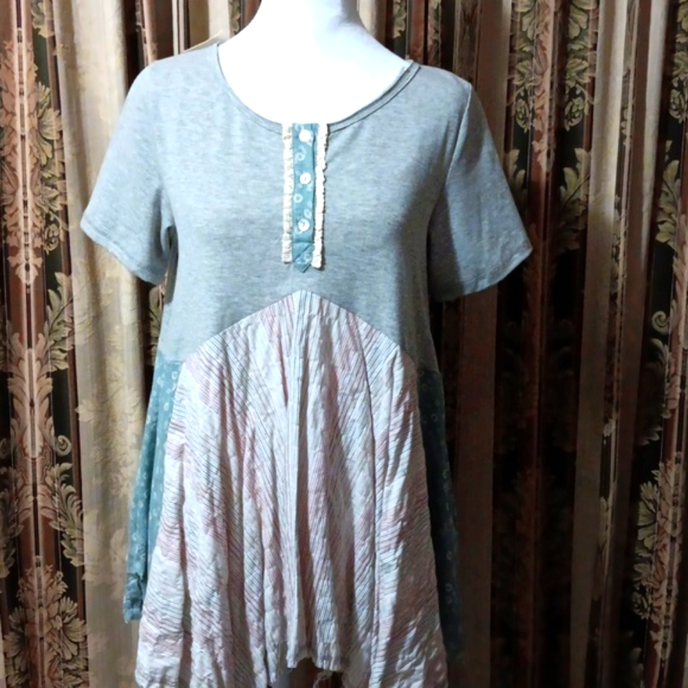 Heather gray mixed print tunic NWT